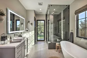 Luxurious home with breathtaking views on Avocado Grove - Image 2