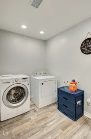 3 BR/3BA- 2 King size BR and 1 double bed, suite style BR. Double BR = 2 beds.  - Image 2