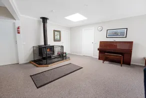 This open plan holiday home has it all… even a jetty! - Image 2