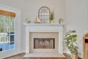 Relaxing & spacious 4BR home, fire pit & private fenced in backyard - Image 2