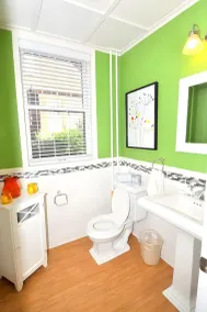 Aunt Bea's Bungalow - Pet Friendly - Hot Tub - Screen Porch - Wifi - Fenced Yard - King Bed - Town - Image 2