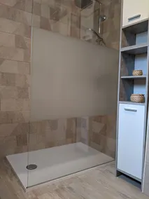 Hus ved søen med to terrasser - Image 3