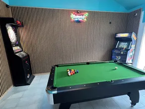 Hus med privat opvarmet indendørs pool, spa og dampbad - Image 3