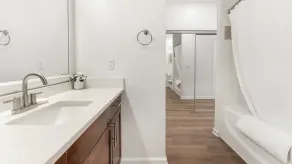 Landing Furnished Apartments near UNF - Image 5