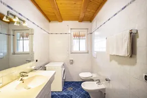 Pet-Friendly Holiday Apartment 'Kuenz Dolomiten Drau' with Mountain View - Image 2