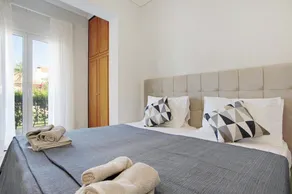 Olympia Holiday Home - Image 5