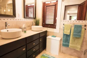 Stunning West Coast Villa minutes from Mullins Beach - Image 3