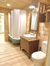 Charming Spacious Country Home 15 min from Logan. - Image 2