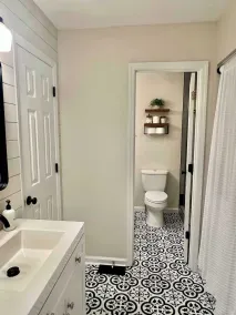 King Street Retreat: Charming, Fully Updated Townhome. Excellent Location! - Image 4
