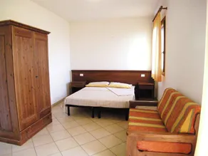Studio with air conditioning and pool - Image 5