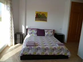 Rymlig 3 sovrum modern familjevänlig villa + pool nära alla bekvämligheter. - Image 2