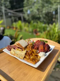 Emerald Villa Cafe & Restaurant - Image 5