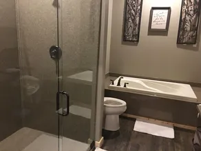 5 Bedroom Lodge in Illinois - Image 3