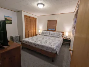 Cozy cabin with 200’ of waterfront on Whites Pond - Image 4