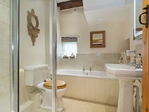 Alojamiento de 3 habitaciones en Middle Duntisbourne, near Cirencester - Image 4