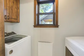 Dog Friendly, On Shuttle Route, Private Hot Tub, Near River, Walk to Town - Image 2