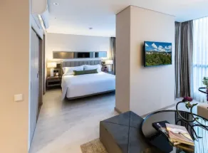 One hyde park apartment + concierge service - Image 4