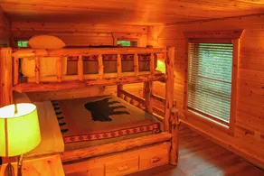 Schöne Herbstblätter, 7 Morgen Wald, abgelegene Blockhütte, am Wasser! Kajak! - Image 4
