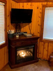 Cozy Fireside Cabin, Great for Couples, Families and Outdoorsmen! - Image 2