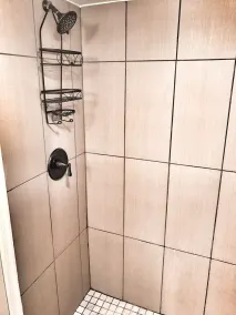Gemütliche, aktualisierte 2 Schlafzimmer / 2 Badezimmer Wohnung - Image 3