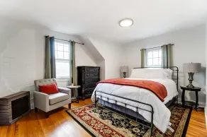 Charming 3 bdr! City location! Great parking! - Image 5