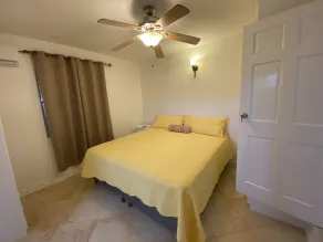 Roomy Lower 3 Bedroom West Coast Property with Pool - Image 3