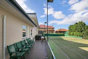 Brisbane Oasis+Spa tennis court - Image 4