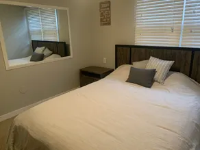 Modern lakefront 3BD/3BR house breathtaking views - Image 4