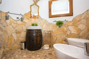 Villa Tramontana - Stone villa with pool & sea views just a few minutes' drive from the beach - Image 2