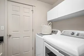 Prime Location, Pet Friendly, Single Level, New Decor and Furnishing, 10 Min to PDX and Vancouver - Image 2