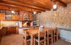 Beautiful Home In Vid - Image 5
