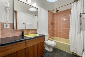 Bourbon  Retro Getaway Sleeps 4 & Full Kitchen! - Image 4