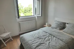 4 bedroom house near the sea and shops - Image 3