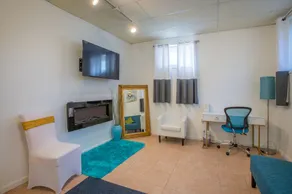 Cozy 1-2 BR APT w/fireplace & Patio/Deck - Image 2
