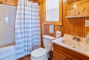Sunrise Retreat @ Cedar Creek Lake! Hot tub, kayak, SUP, firepit, fishing - Image 5