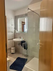 Beautiful spacious apartment in a central location - Image 5