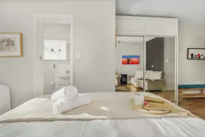 Location and lifestyle in a cute luxe studio with stunning city views - Image 4