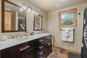 Riverfront luxury on White Pass with hot tub, firepit, and game room - Image 3