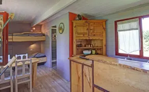 Charming caravan for 4 guests with pets allowed, linens and cleaning included - Image 2