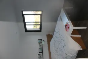 family home with pool - Image 5