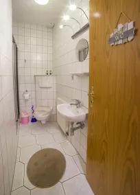 Large bright apartment in the middle of the countryside, family and pet friendly - Image 4