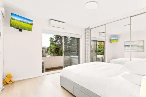 Stylish & Spacious 2BR Stay with Balcony Near Macquarie Centre - Image 5