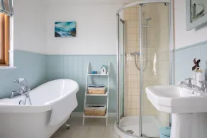 Family Seaside Retreat - 5 minutes to Beach - Image 4