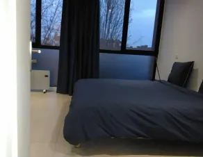 Studio overlooking garden - Image 5