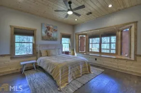Luxury Mountain Cabin with Stunning Panoramic Views - Image 3