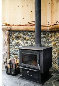 Refined Living Surrounded by Beautiful Scenery and Amazing Wildlife - Image 2
