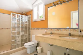 Villa 'Sol, Playa Y Diversion En Roche' mit privater Terrasse, WLAN und Klimaanlage - Image 4