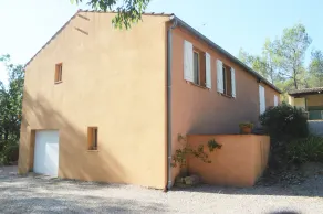 Fritliggende villa med fælles pool og sommer køkken. - Image 3