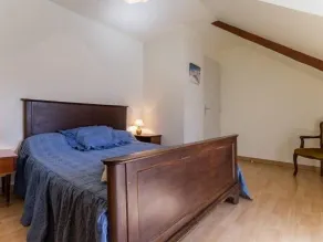 Charming Renovated Cottage Near Salterns, Close to Beach, Garden, Baby-Friendly, Sleeps 5 - Image 3