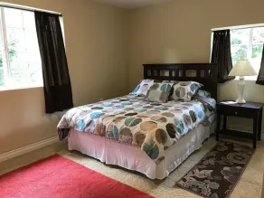 Private MIL Apartment in Serene Pacific Northwest Setting - Image 4